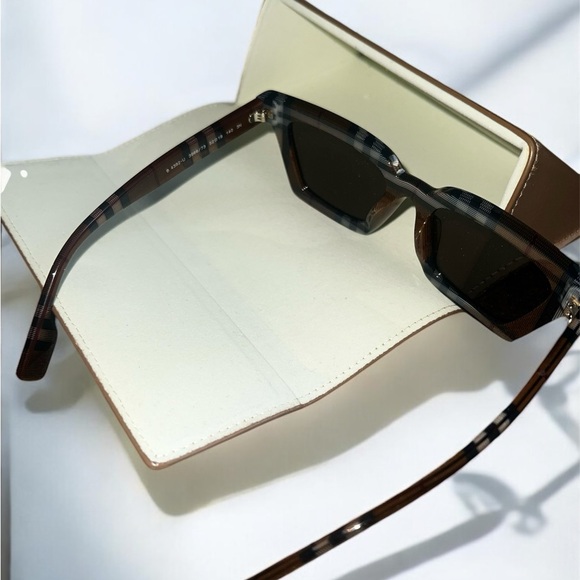 Burberry sunglasses - Picture 3 of 6